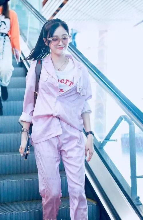 明星穿睡衣,睡衣穿搭也时尚，一窥明星居家风采